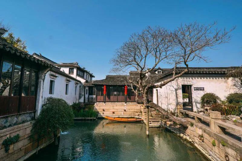 为什么我渴望爱情，不但没得到爱情，反倒我爸妈还把我送去医院关起来？
